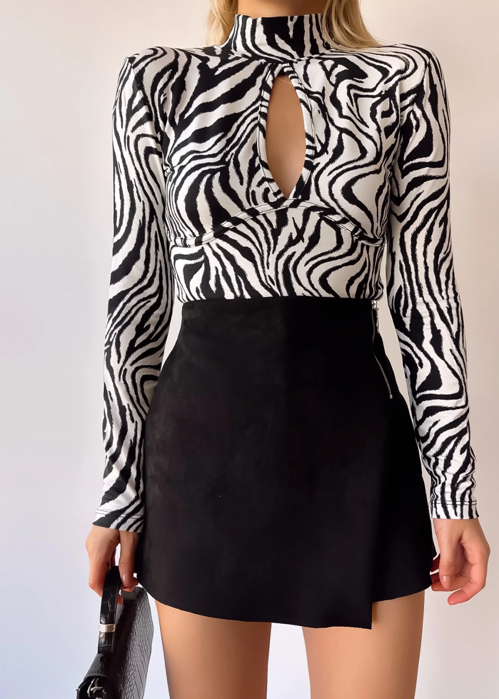 Kadın Viskon Pencere Detay Tüylü Zebra Desen Bluz