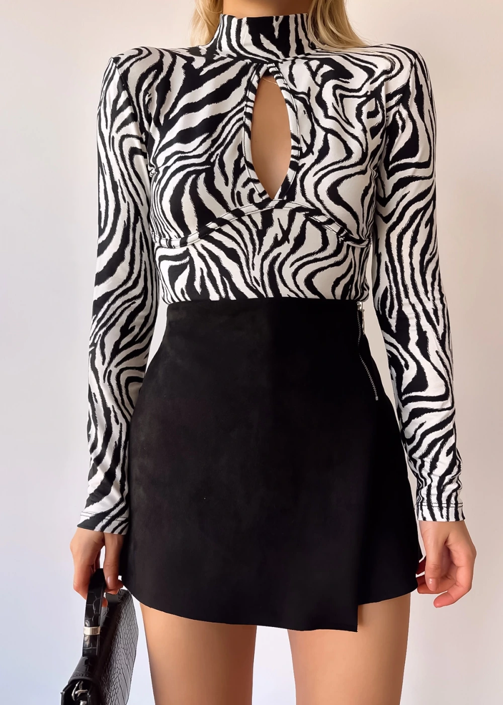 Kadın Viskon Pencere Detay Tüylü Zebra Desen Bluz