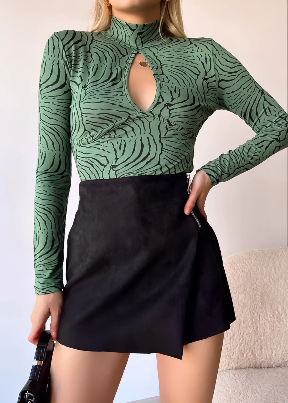 Kadın Viskon Pencere Detay Yeşil Zebra Desen Bluz