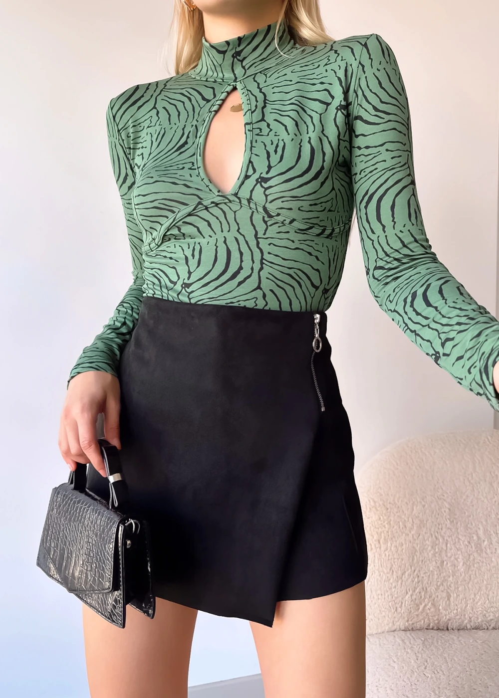 Kadın Viskon Pencere Detay Yeşil Zebra Desen Bluz