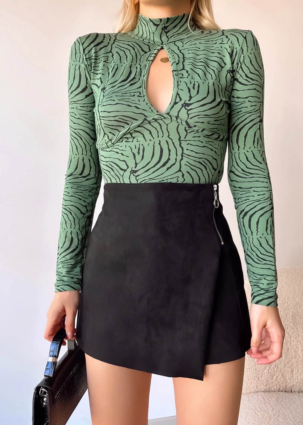 Kadın Viskon Pencere Detay Yeşil Zebra Desen Bluz
