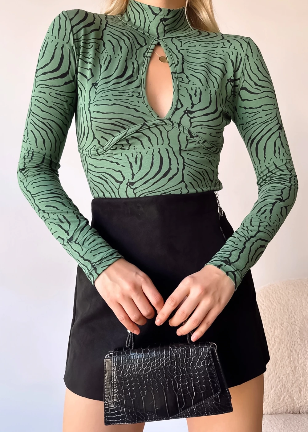 Kadın Viskon Pencere Detay Yeşil Zebra Desen Bluz