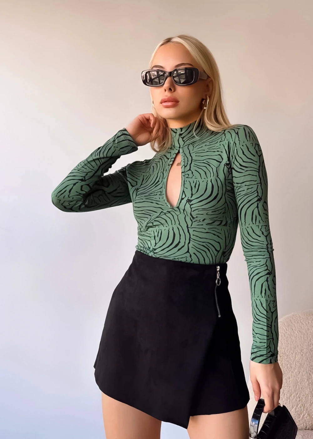 Kadın Viskon Pencere Detay Yeşil Zebra Desen Bluz