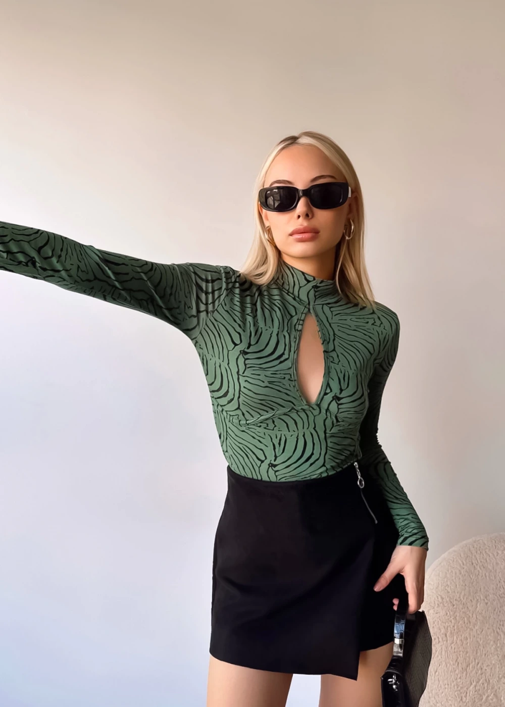 Kadın Viskon Pencere Detay Yeşil Zebra Desen Bluz
