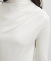 Omzu Pileli Boğazlı Bluz Beyaz