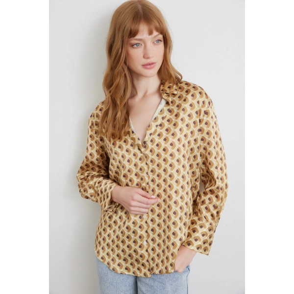 Geometrik Desenli Saten Gömlek Bej