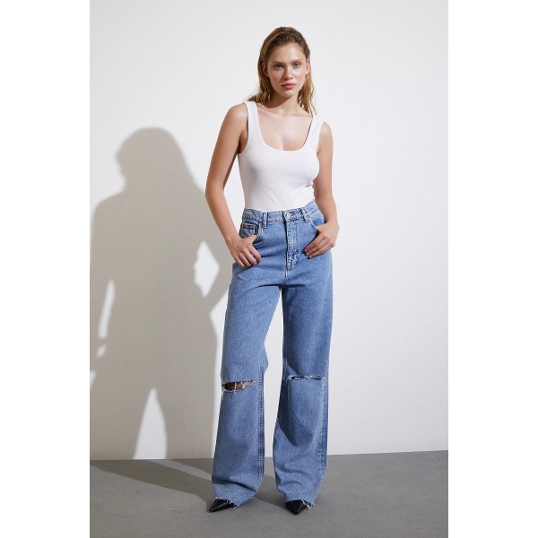 Yırtık Detaylı Kesik Paça Jean Mavi