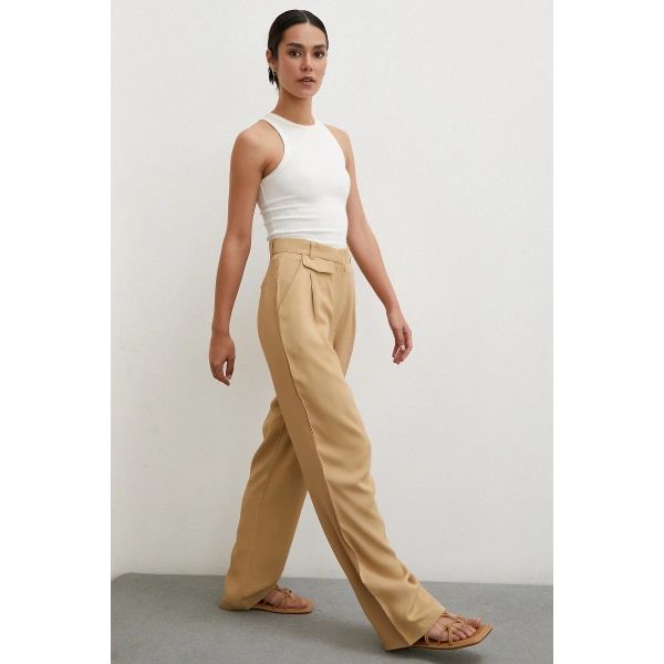 Kemer Detaylı Klasik Pantolon Bej