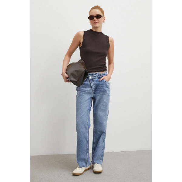 Çapraz Fermuarlı Kesik Paça Düğmeli Jean Mavi