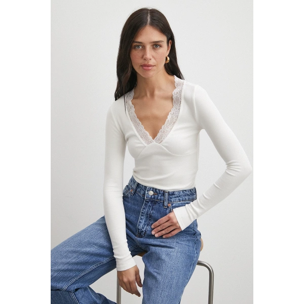Yakası Dantelli Bluz Beyaz
