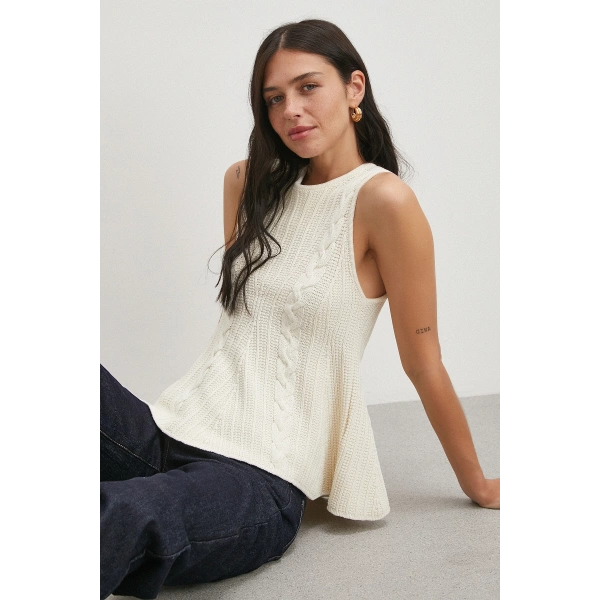 Burgu Örgü Kolsuz Triko Ekru