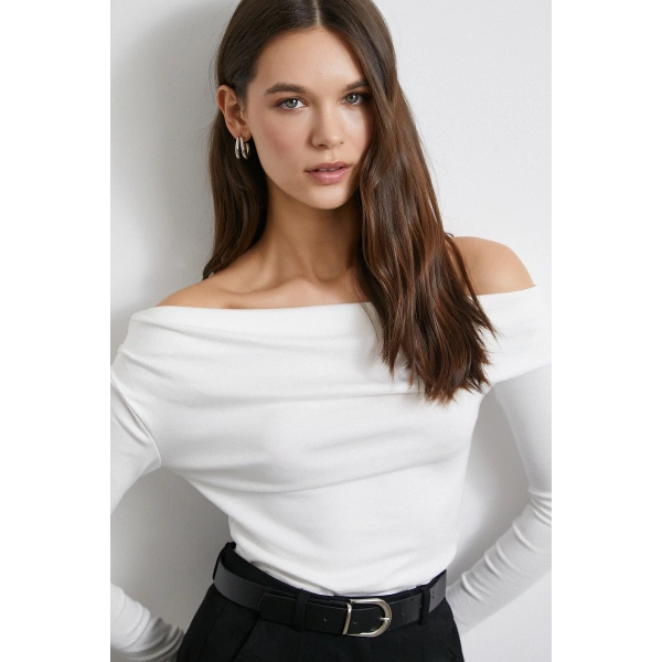 Omzu Büzgülü Bluz Beyaz