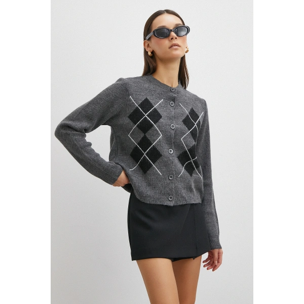 Düğmeli Baklava Desenli Hırka Antirasit