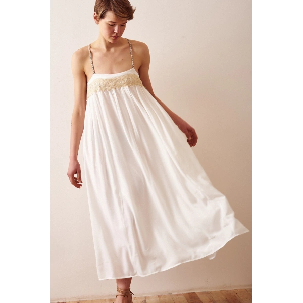 Dantel Detaylı Askılı Salaş Elbise Beyaz