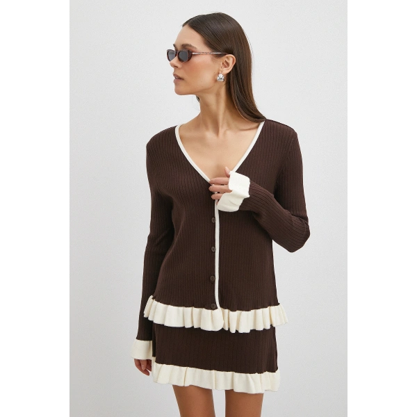 Düğmeli Eteği Fırfırlı Etekli Triko Takım Kahve