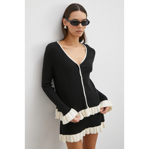 Düğmeli Eteği Fırfırlı Etekli Triko Takım Siyah