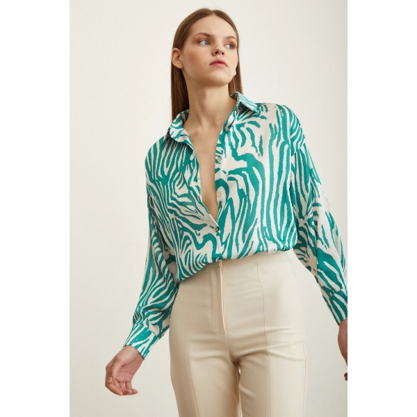 Zebra Desen V Yaka Saten Gömlek Yeşil
