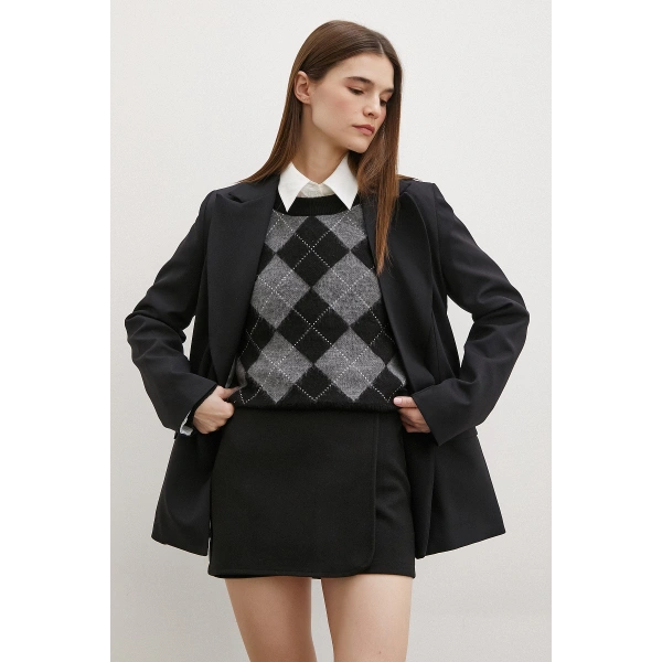 Önü Katlı Kaşe Etek Siyah