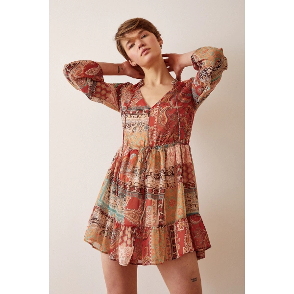 Biyeli V Yaka Desenli Mini Elbise Kahve