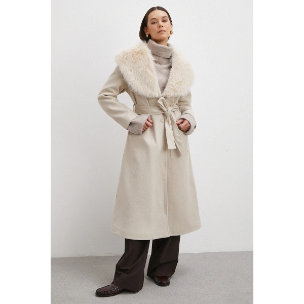 Kürk Yaka Kuşaklı Kaşe Kaban Bej