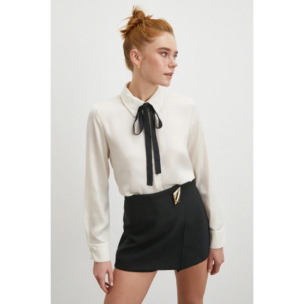 Yaka Bağlamalı Saten Gömlek Ekru