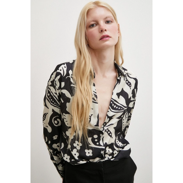 Çiçek Desenli Saten Gömlek Siyah