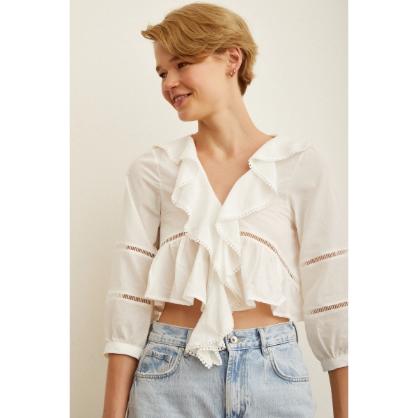 Şerit Dantel Detaylı Fırfırlı Bluz Beyaz