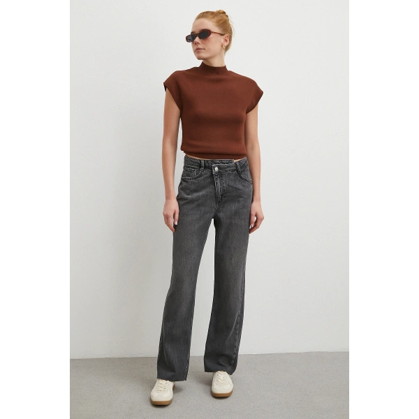 Çapraz Fermuarlı Kesik Paça Düğmeli Jean Siyah