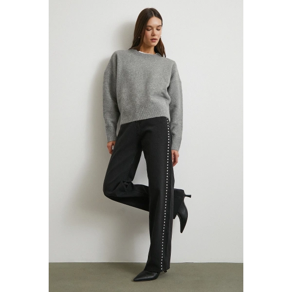 Taş İşlemeli Yüksek Bel Kesik Paça Jean Siyah