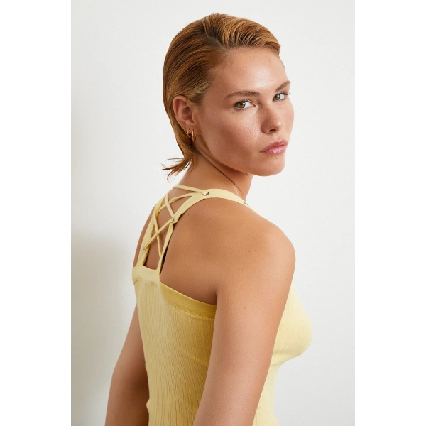 Arkası Çapraz Bağlamalı Top Sarı