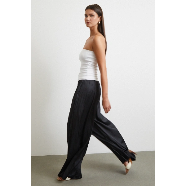 Beli Lastikli Geniş Paça Büzgülü Pantolon Siyah