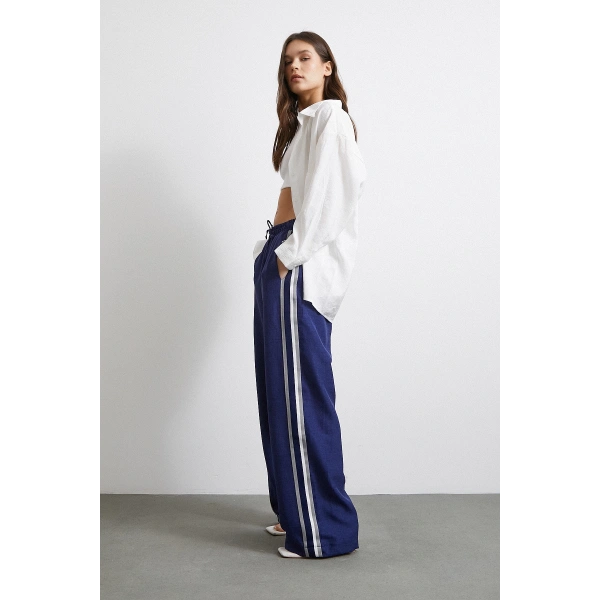 Beli Lastikli Çift Şeritli Pantolon Saks