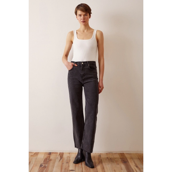 Kesik Paça Yüksek Bel Jean Siyah