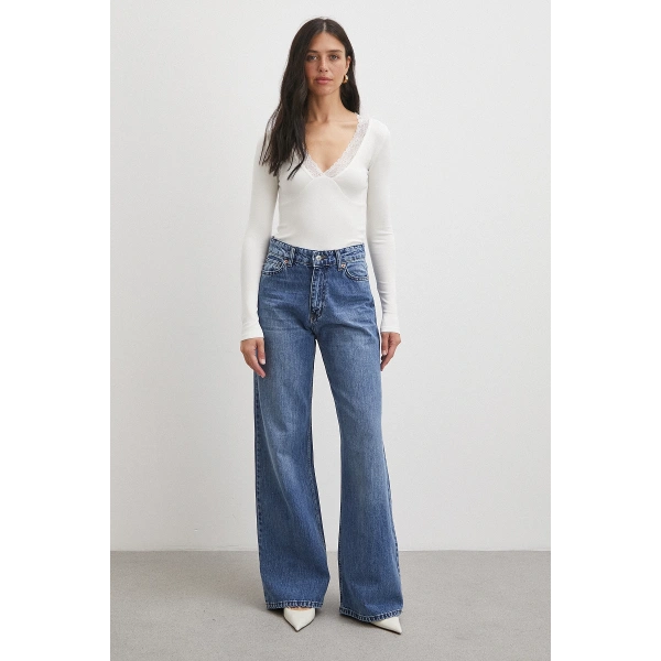 Yakası Dantelli Bluz Beyaz