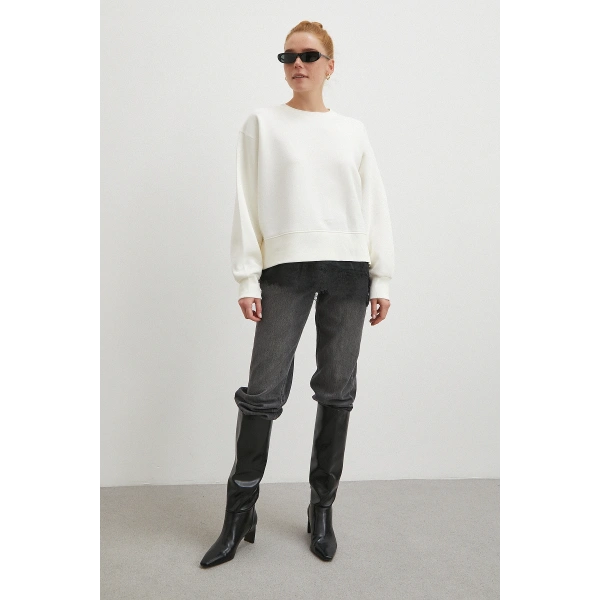 Eteği Dantelli Oversize Sweatshirt Beyaz