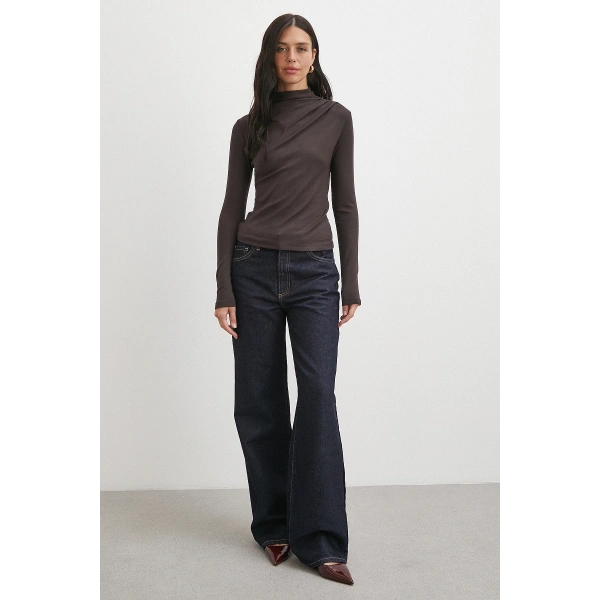 Omzu Pileli Boğazlı Bluz Kahve