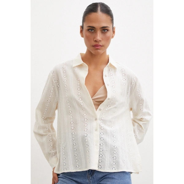 Fisto İşlemeli Gömlek Krem