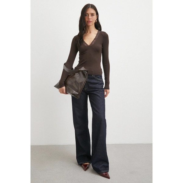 Yakası Dantelli Bluz Kahve