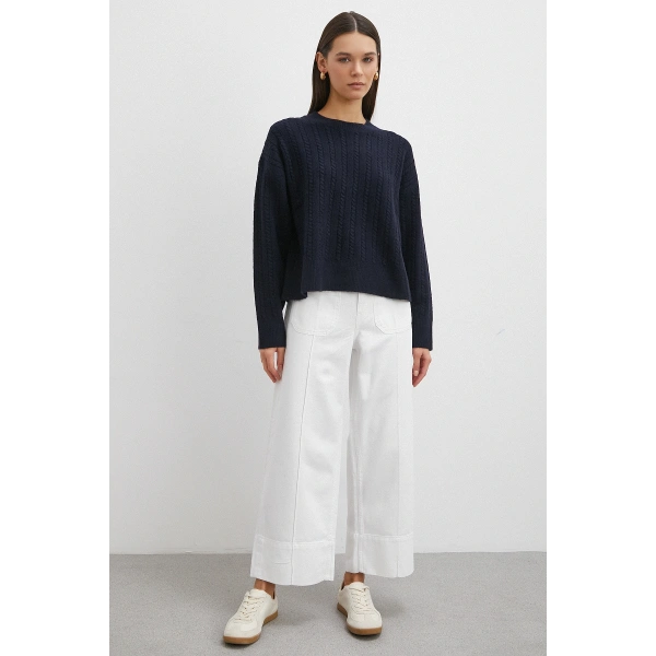 Önü Cepli Paça Detaylı Jean Beyaz