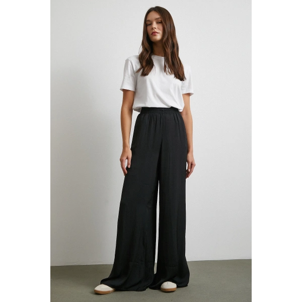 Beli Lastikli Dökümlü Geniş Paça Pantolon Siyah