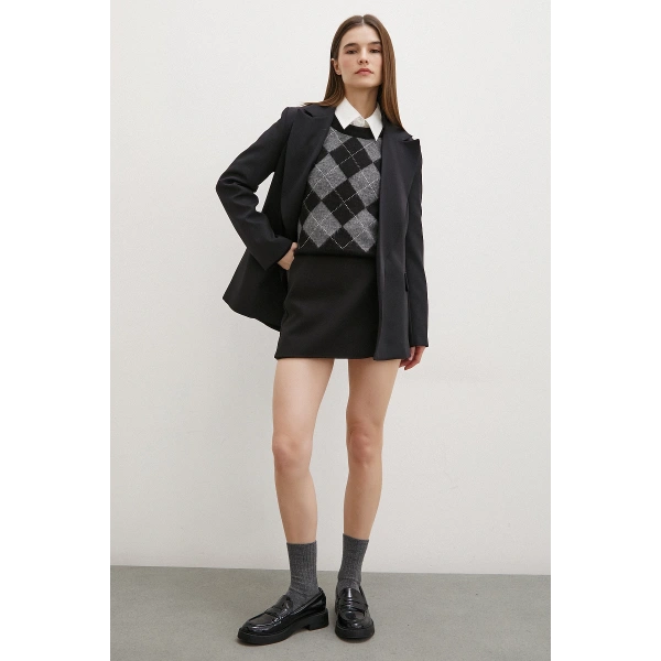 Önü Katlı Kaşe Etek Siyah