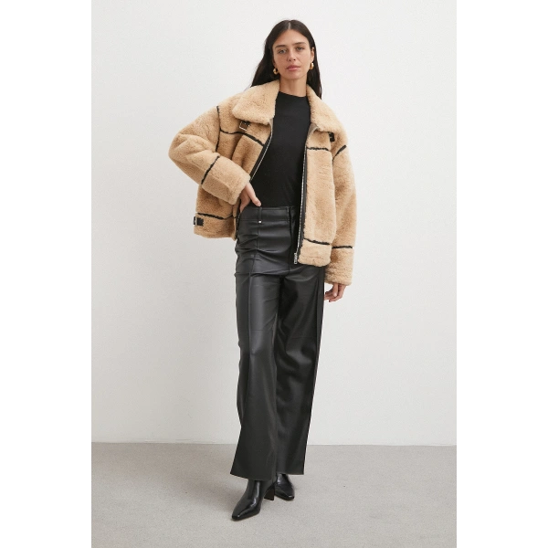 Ters Detay Peluş Lamine Mont Bej