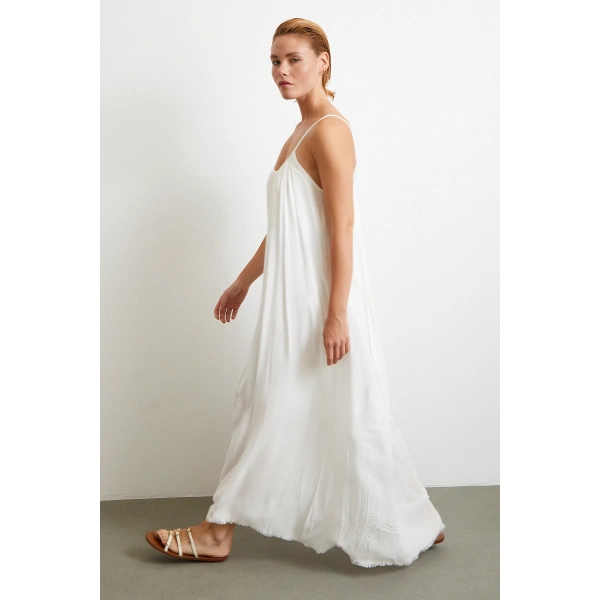 Askılı Piliseli Geniş Elbise Beyaz