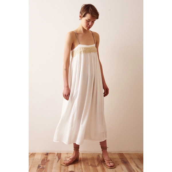 Dantel Detaylı Askılı Salaş Elbise Beyaz