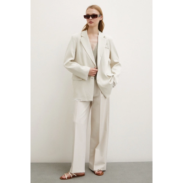 Cep Kapaklı Kesik Detaylı Blazer Ceket Bej