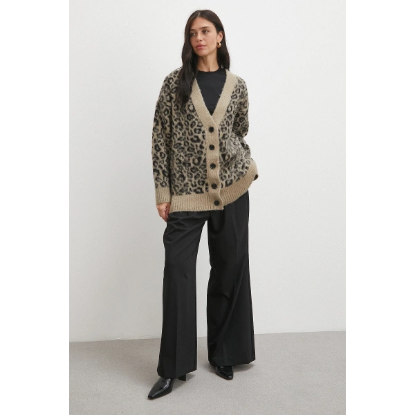 Leoparlı Düğmeli Hırka Krem