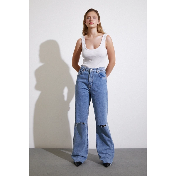 Yırtık Detaylı Kesik Paça Jean Mavi