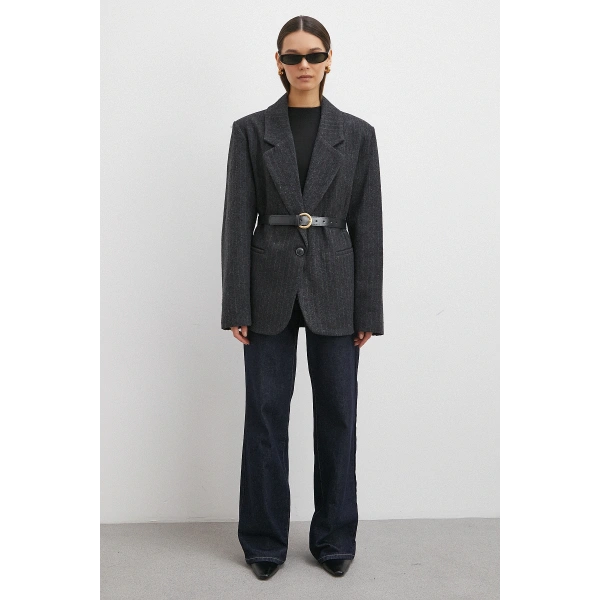 Çizgi Detaylı Kemerli Kaşa Ceket Siyah