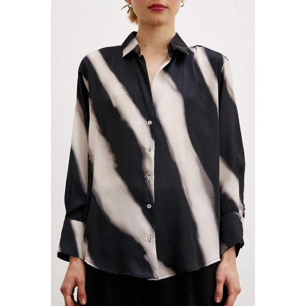 Desenli V Yaka Saten Gömlek Bej