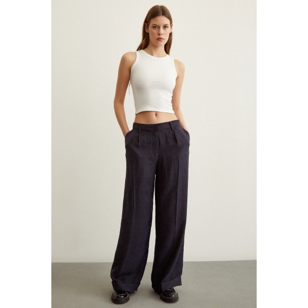 Beli Lastikli Düğme Detaylı  Pileli Pantolon Siyah